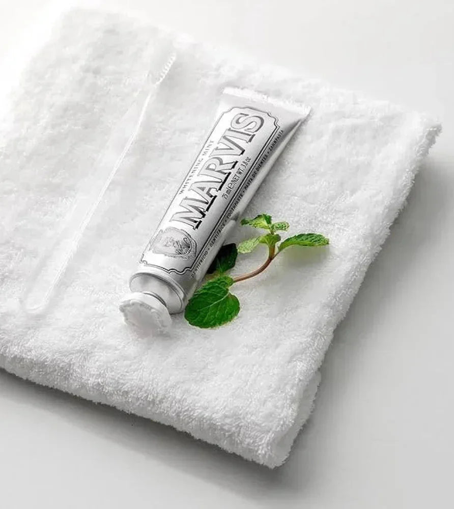 Pasta dental blanqueadora Marvis Mint para refrescar el aliento y eliminar manchas de humo 