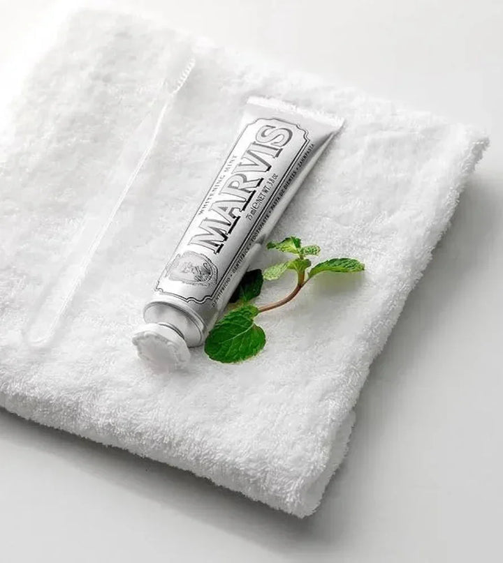 Marvis Whitening Mint Zahnpasta für frischen Atem und Entfernung von Rauchflecken 