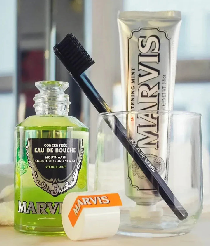 Marvis Whitening Mint Zahnpasta für frischen Atem und Entfernung von Rauchflecken 